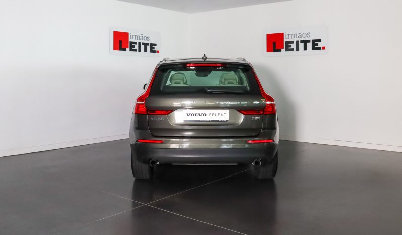 XC60 T8 PHEV 407cv Momentum Geartronic 8 Vel. AWD completo