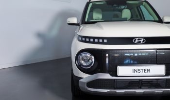 Hyundai INSTER EV STYLE PlUS 49kWh MY24 completo