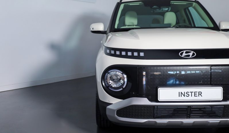 Hyundai INSTER EV STYLE PlUS 49kWh MY24 completo