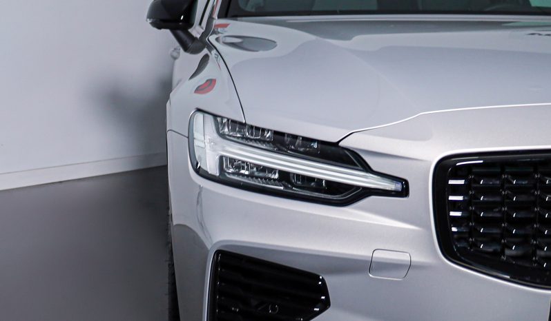 Volvo V60 T6 AWD Híbrido Plug-in Plus Dark completo