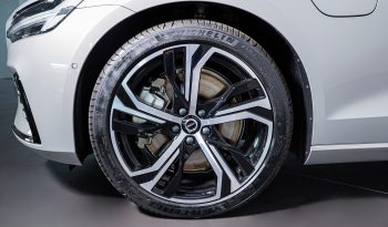 Volvo V60 T6 AWD Híbrido Plug-in Plus Dark completo