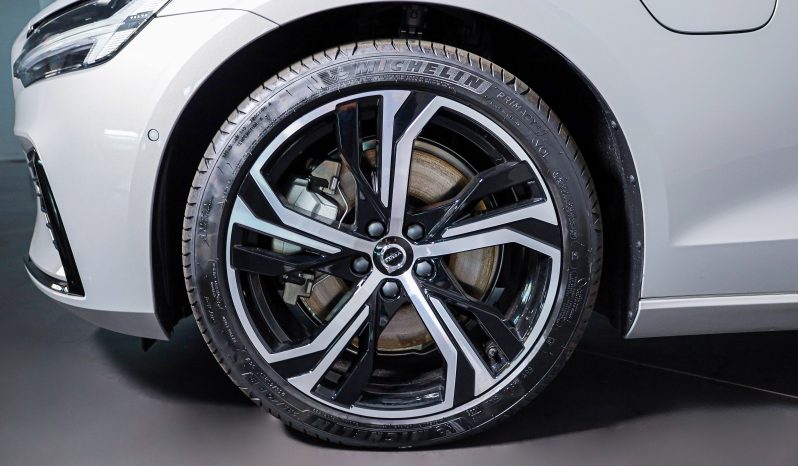 Volvo V60 T6 AWD Híbrido Plug-in Plus Dark completo