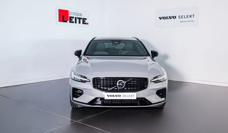 Volvo V60 T6 AWD Híbrido Plug-in Plus Dark completo