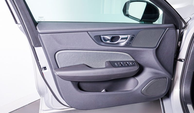 Volvo V60 T6 AWD Híbrido Plug-in Plus Dark completo