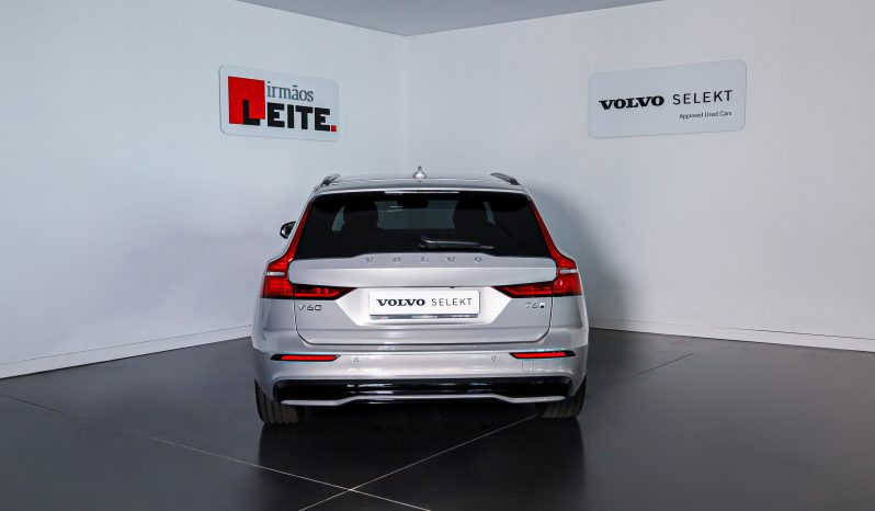 Volvo V60 T6 AWD Híbrido Plug-in Plus Dark completo