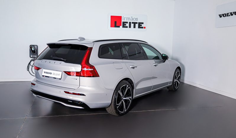 Volvo V60 T6 AWD Híbrido Plug-in Plus Dark completo