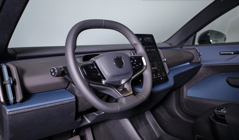 Volvo EX30 Plus Single Motor Extended Range completo
