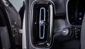 Volvo XC40 B3 Híbrido Plus Dark completo