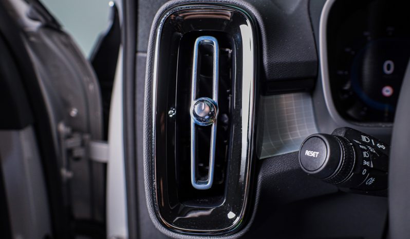Volvo XC40 B3 Híbrido Plus Dark completo