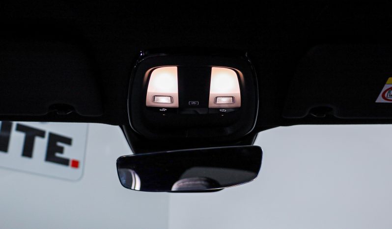 Volvo XC40 B3 Híbrido Plus Dark completo