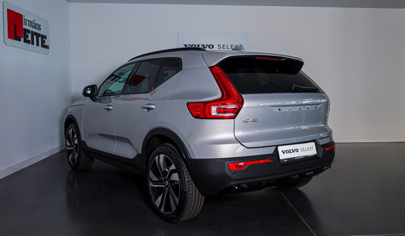 Volvo XC40 B3 Híbrido Plus Dark completo