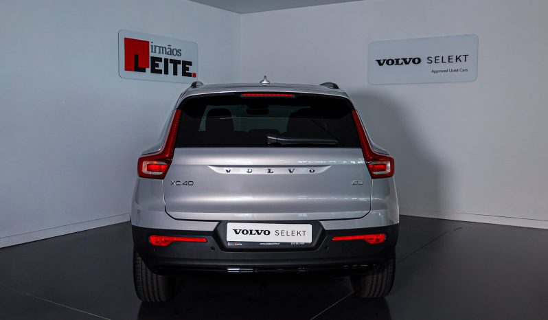Volvo XC40 B3 Híbrido Plus Dark completo