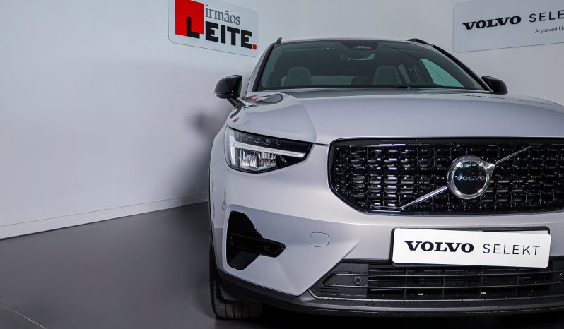 Volvo XC40 B3 Híbrido Plus Dark completo