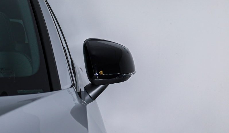 Volvo XC40 B3 Híbrido Plus Dark completo