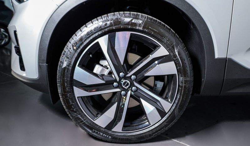 Volvo XC40 B3 Híbrido Plus Dark completo