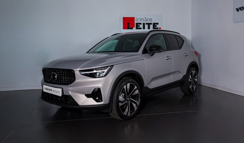 Volvo XC40 B3 Híbrido Plus Dark completo