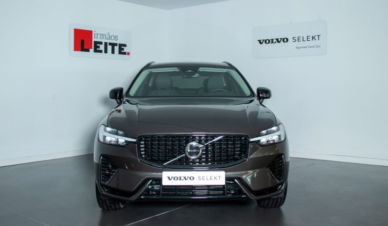 Volvo XC60 T6 AWD Híbrido Plug-in Plus Dark completo