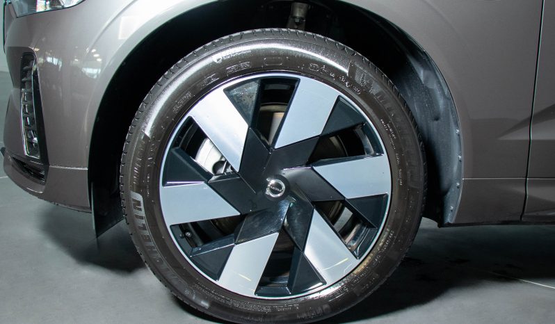 Volvo XC60 T6 AWD Híbrido Plug-in Plus Dark completo