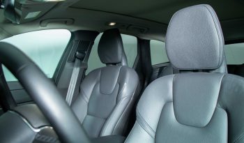 Volvo XC60 T6 AWD Híbrido Plug-in Plus Dark completo
