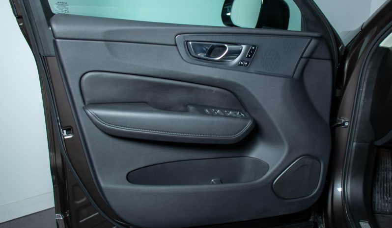 Volvo XC60 T6 AWD Híbrido Plug-in Plus Dark completo