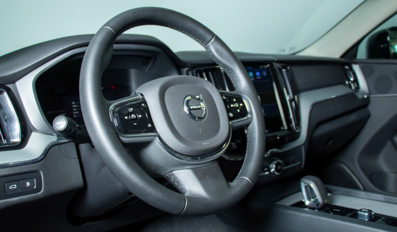 Volvo XC60 T6 AWD Híbrido Plug-in Plus Dark completo