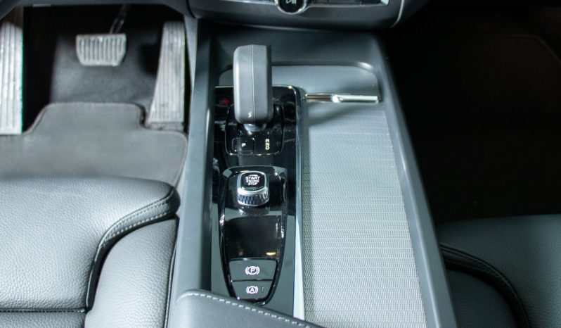 Volvo XC60 T6 AWD Híbrido Plug-in Plus Dark completo