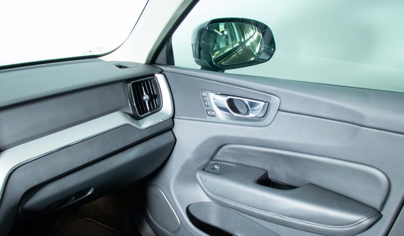 Volvo XC60 T6 AWD Híbrido Plug-in Plus Dark completo