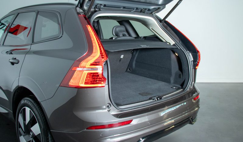Volvo XC60 T6 AWD Híbrido Plug-in Plus Dark completo