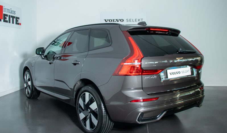 Volvo XC60 T6 AWD Híbrido Plug-in Plus Dark completo