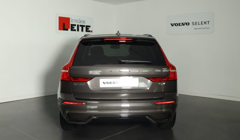 Volvo XC60 T6 AWD Híbrido Plug-in Plus Dark completo