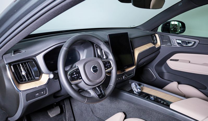 Volvo XC60 T6 AWD Híbrido Plug-in Plus Bright completo