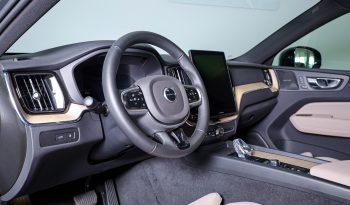Volvo XC60 T6 AWD Híbrido Plug-in Plus Bright completo