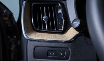 Volvo XC60 T6 AWD Híbrido Plug-in Plus Bright completo