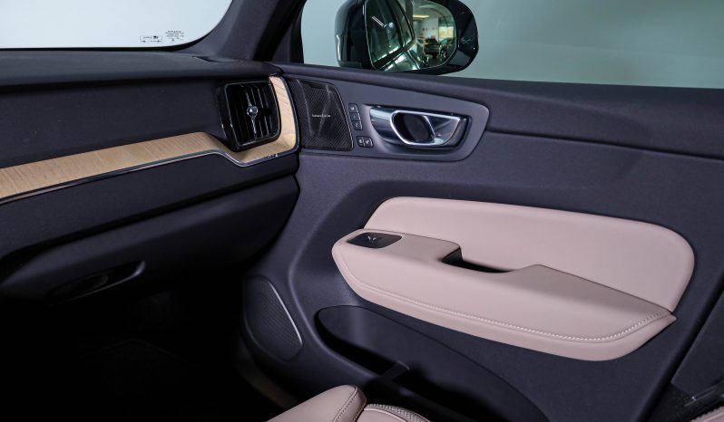 Volvo XC60 T6 AWD Híbrido Plug-in Plus Bright completo