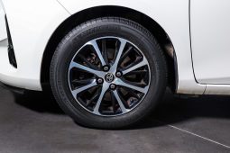 Toyota Yaris 1.5 VVT-i Comfort completo