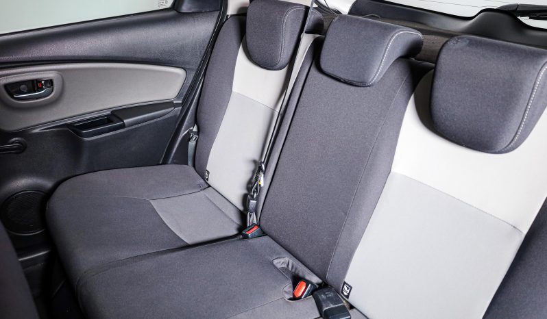 Toyota Yaris 1.5 VVT-i Comfort completo
