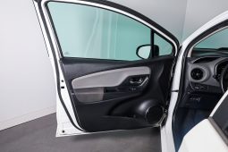 Toyota Yaris 1.5 VVT-i Comfort completo