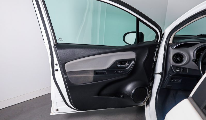 Toyota Yaris 1.5 VVT-i Comfort completo