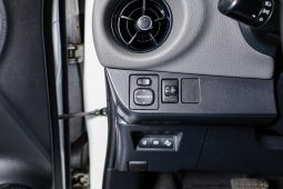 Toyota Yaris 1.5 VVT-i Comfort completo