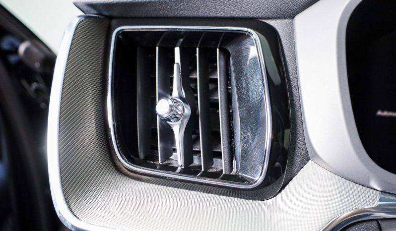 Volvo XC60 T6 AWD Híbrido Plug-in Plus Dark completo