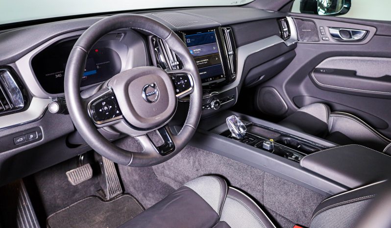 Volvo XC60 T6 AWD Híbrido Plug-in Plus Dark completo