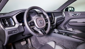 Volvo XC60 T6 AWD Híbrido Plug-in Plus Dark completo