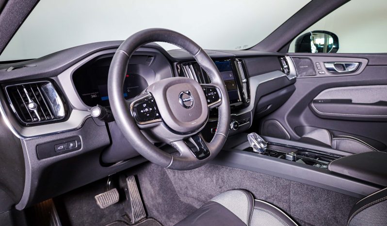 Volvo XC60 T6 AWD Híbrido Plug-in Plus Dark completo