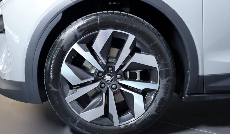 ŠKODA Elroq Sportline 60 completo