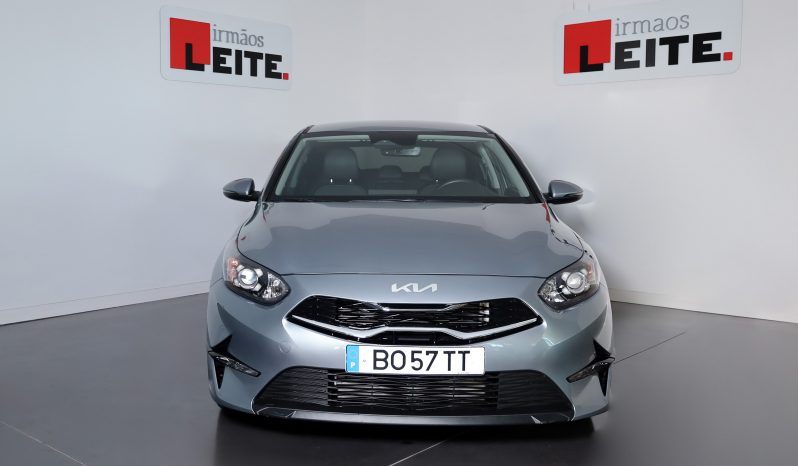 KIA Ceed 5DR 10T-GDI 6MT completo