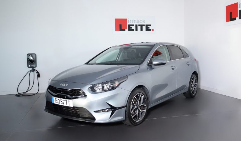 KIA Ceed 5DR 10T-GDI 6MT completo