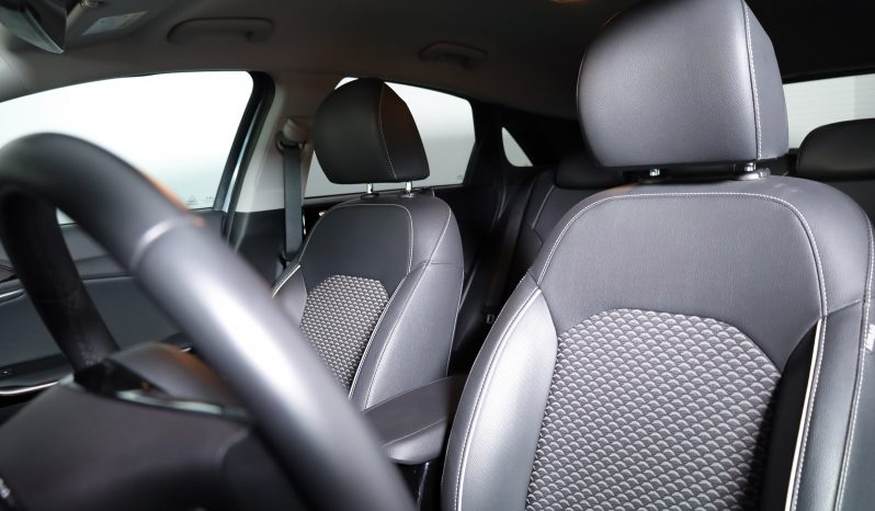 KIA Ceed 5DR 10T-GDI 6MT completo