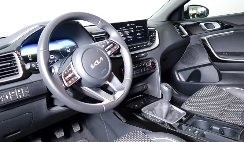 KIA Ceed 5DR 10T-GDI 6MT completo
