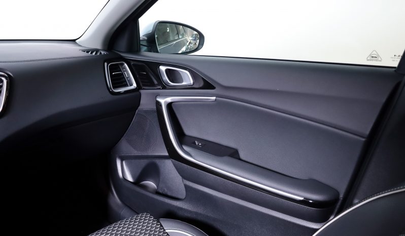 KIA Ceed 5DR 10T-GDI 6MT completo