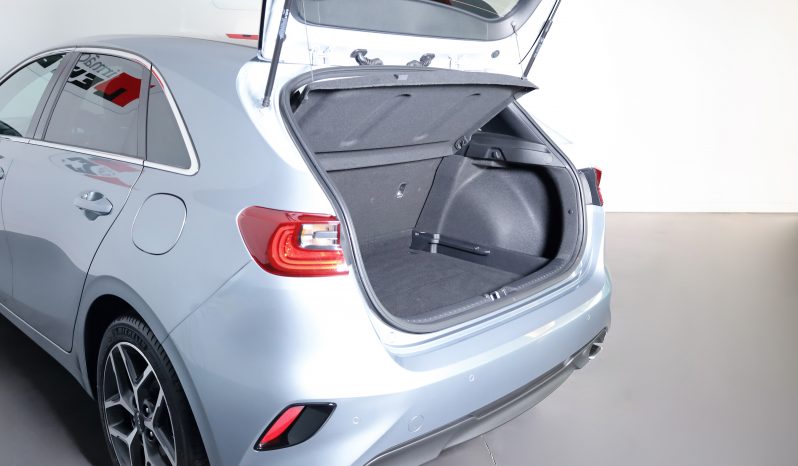 KIA Ceed 5DR 10T-GDI 6MT completo